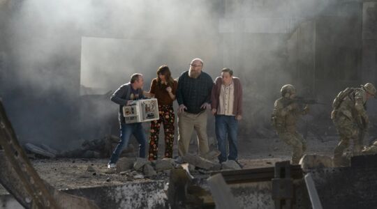 Stilbeeld uit "Stuart Fails to Save the Universe" (2026) met Kevin Sussman en Lauren Lapkus