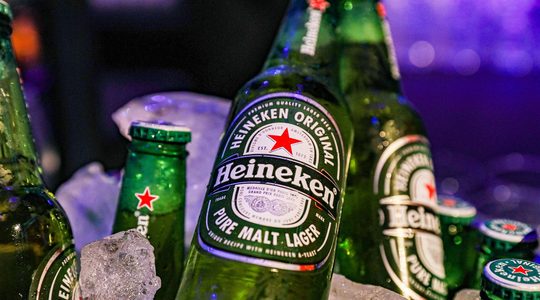 Een flesje bier van Heineken.