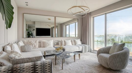 De living van het penthouse in Amsterdam.