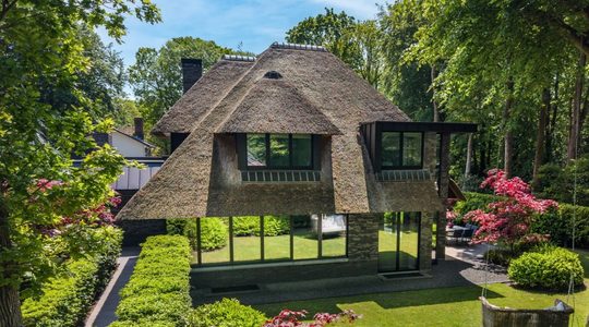 De buitenzijde van de exclusieve villa.