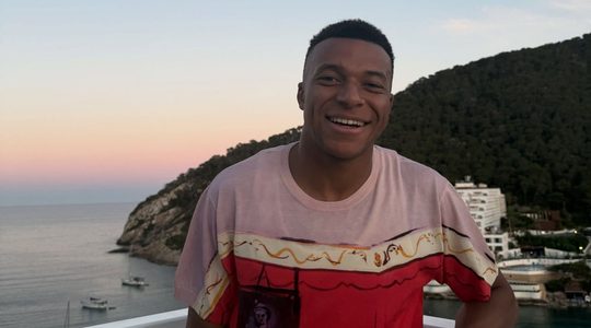 Kylian Mbappe die in de top 10 duurste voetbaltransfers staat.