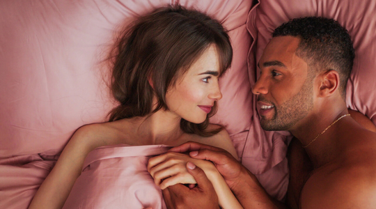 Lily Collins en Lucien Laviscount in Emily in Paris