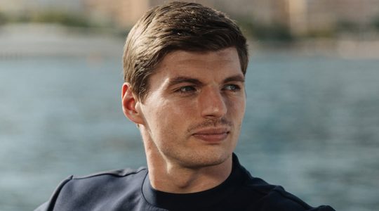 Max Verstappen, die bij Red Bull een heel dik salaris opstrijkt