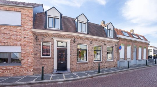 De voorkant van het huisje in Zeeland.