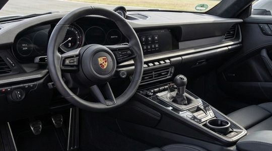 Een Porsche met een handmatig schakelsysteem.