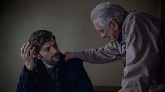 Robert de Niro en Adam Scott in 'The Whisper Man'