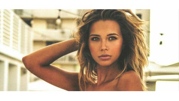 Hete Sandra Kubicka gaat uit de kleren in Miami