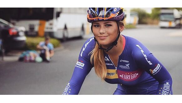 Puck Moonen is de mooiste vrouw op de fiets