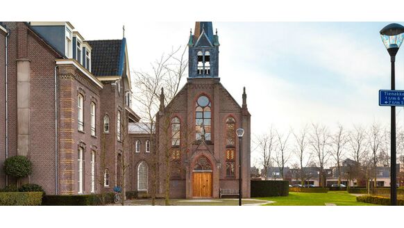 Nu te koop op Funda: enorme kerk met interieur waar iedere man van droomt