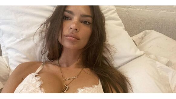 Emily Ratajkowski begint eindelijk met filmpjes te plaatsen op TikTok