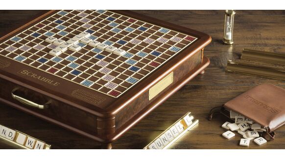 Dit luxe Scrabble bordspel zal jouw spelletjesavonden stijlvoller dan ooit maken