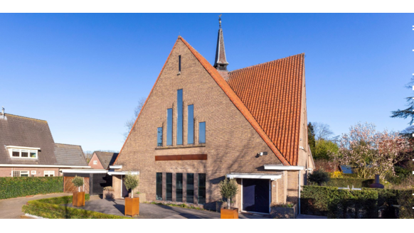 Nu te koop op Funda: van buiten een kerk, van binnen een leipe mancave