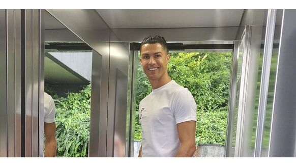 Voetballer Cristiano Ronaldo is gespot met het duurste Rolex horloge ooit