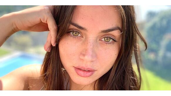 De Instagram van Ana de Armas (nieuwe Bond Girl) is puur genieten