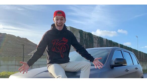 De leipe verzameling auto’s van YouTuber Enzo Knol