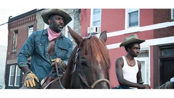 Idris Elba te paard in de nieuwe Netflix film Concrete Cowboy