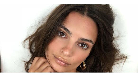 Emily Ratajkowski kondigt haar zwangerschap aan met een intieme video zonder kleren