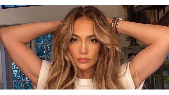 Jennifer Lopez plaatst foto zonder kleren en verbluft de hele wereld