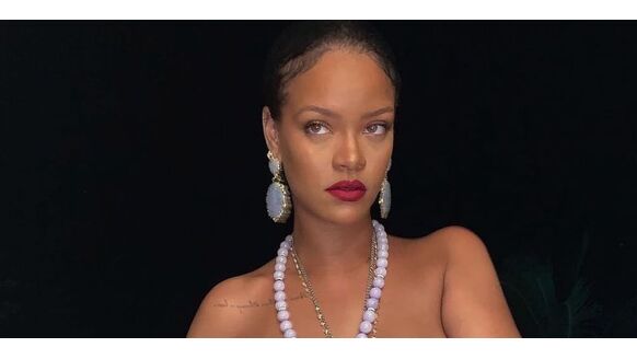 Rihanna zoekt de grens op met topless foto op Instagram