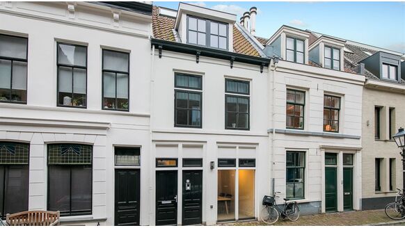 In dit rijtjeshuis zit een van de strakste woningen van Utrecht verstopt