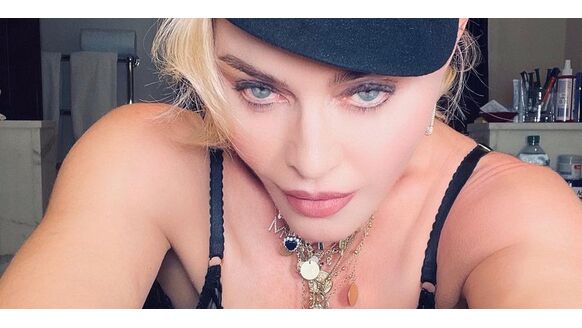 Madonna (62 jaar) shockeert Instagram volgers met héél gewaagde foto