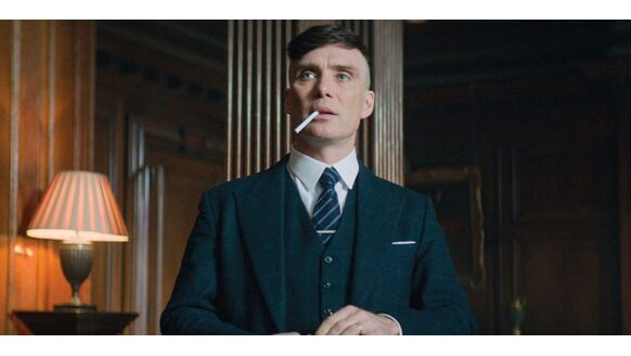 Video: Brits meisje filmt opnames van Peaky Blinders seizoen 6 vanuit haar raam