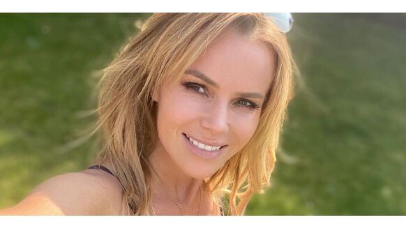 BGT-jurlylid Amanda Holden (50) deelt verbazingwekkende foto’s in bikini op Instagram