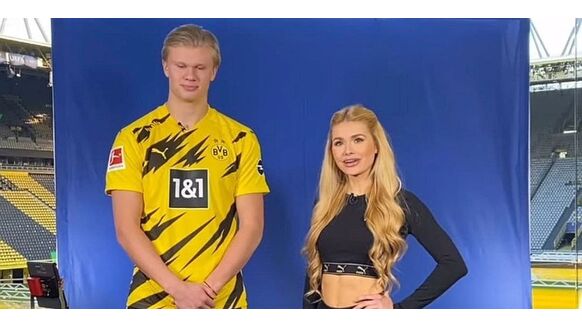 Voetbalspelers van Borussia Dortmund krijgen personal training van héél knappe vrouwen