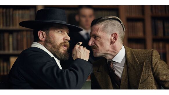 Verrassend: nieuwe acteur gespot op de set van Peaky Blinders seizoen 6