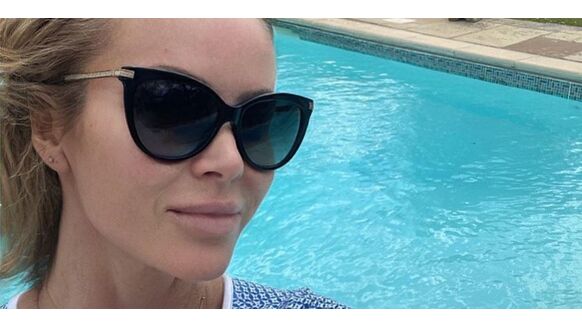 Amanda Holden (50 jaar) plaatst een verbazingwekkende foto in bikini