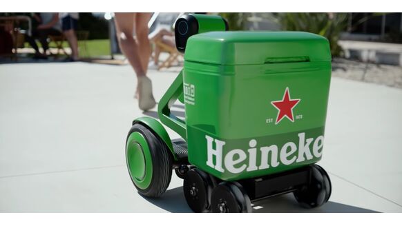 Deze geniale robot bierkoeler van Heineken volgt jou overal