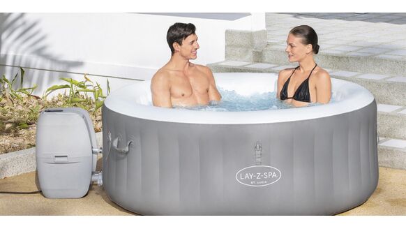 De Aldi verkoopt een spotgoedkope opblaasbare jacuzzi