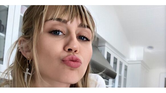 Miley Cyrus gaat uit de kleren in rauwe, gewaagde fotoshoot