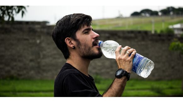 5 signalen dat je te weinig water drinkt