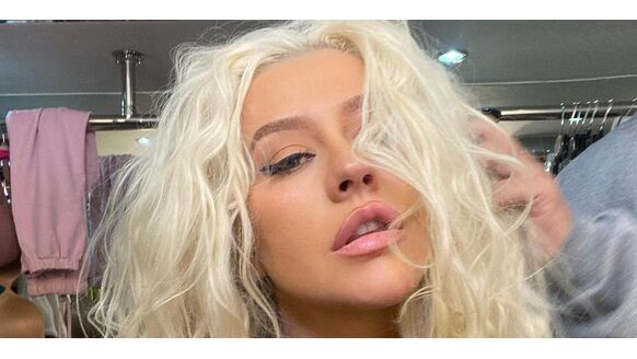 Christina Aguilera laat op Instagram zien dat ze nog steeds een killerbody heeft