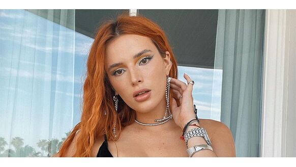 Disney-ster Bella Thorne heel intiem op foto’s vastgelegd met vriendin