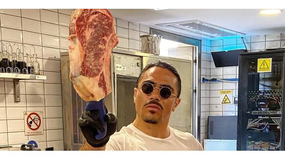 Zo weinig verdient een chef bij restaurants van Salt Bae