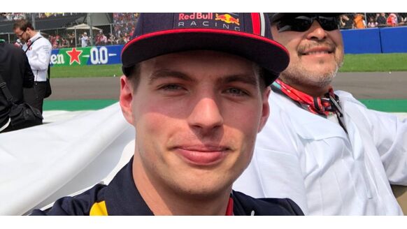 Max Verstappen is gespot met een zéér opvallend Rolex horloge!