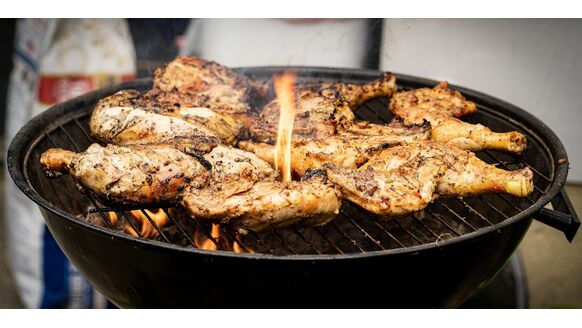 Zo organiseer jij in 5 stappen de perfecte winter BBQ voor de feestdagen