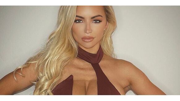 Lindsey Pelas komt met een eigen kalender vol met pikante foto’s van haarzelf