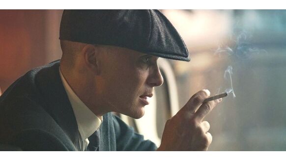 Cillian Murphy vertelt waarom Thomas Shelby iedere keer zijn sigaret over zijn lippen wrijft