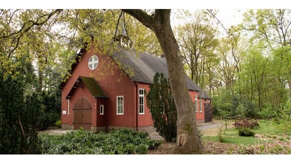 Deze unieke kerk staat nu voor een prikkie te koop op Funda