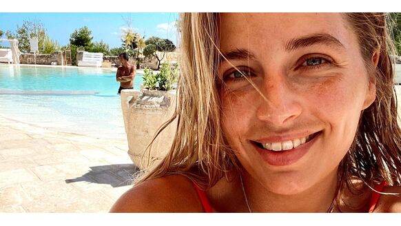 Shelly Sterk bewijst met bikini foto waarom ze ooit ‘De Mooiste vrouw van Nederland’ was