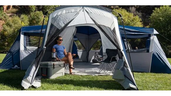 Met deze tent voor 20 personen kan jij met je hele vriendengroep kamperen