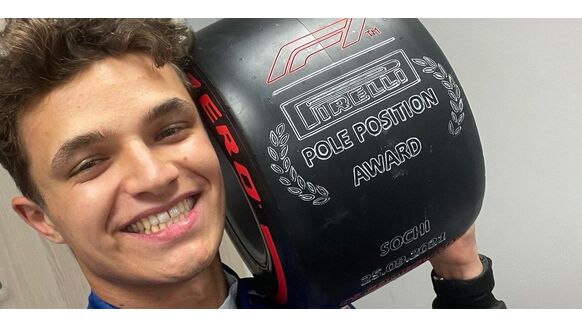 Lando Norris showt zijn gloednieuwe AP-horloge