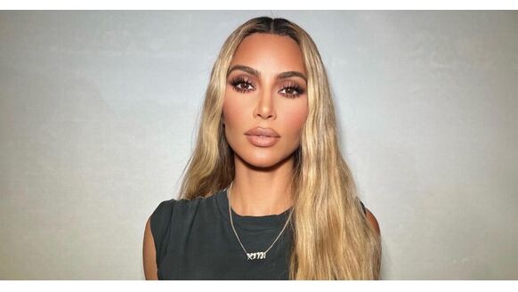 Kim Kardashian pronkt opmerkelijk met haar achterste op Instagram