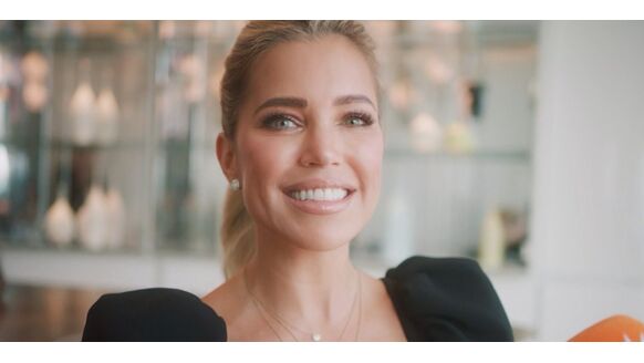 Sylvie Meis begint 2023 zoals we haar kennen en plaatst indrukwekkende foto in bikini op Instagram