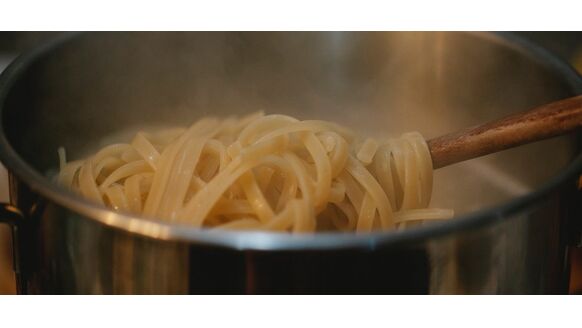 4 dingen die je kan doen met overgebleven pastawater