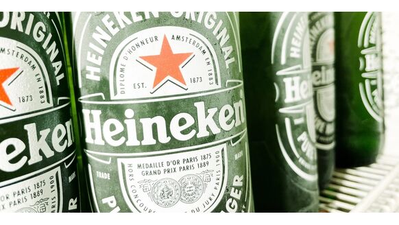 Kratje bier kost nu al bijna €20, maar Heineken verwacht nog verdere prijsstijging