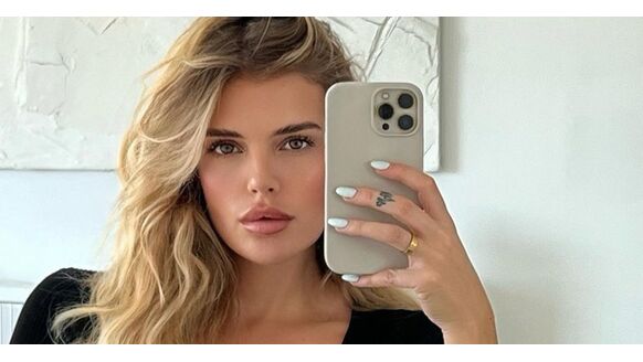 Nederlandse Nienke is met haar volle lippen, fitte figuur en blonde lokken een grote hit op Instagram